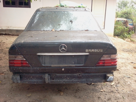 ขายบอดี้  BENZ w124  ไม่มีทะเบียน ไม่มีเครื่องยนต์  เอาไปเป็นอะไหล่คับ