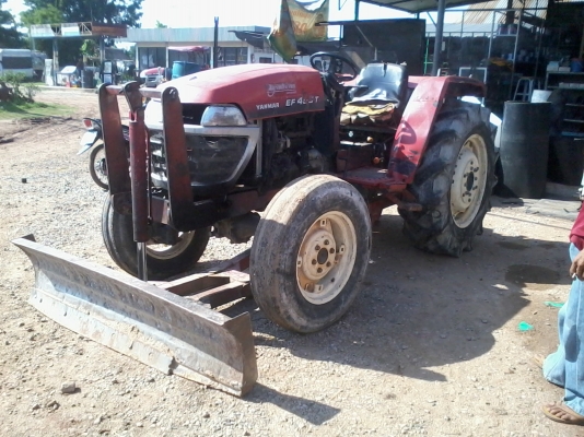 รถไถ/แทรคเตอร์ยันมาร์ 45 แรงม้า EF 453T ราคาไม่แพง ภายนอกไม่สวย ภายในสภาพดี เป็นรถลานมันไม่เคยลงน้ำ มีผานดัหน้า