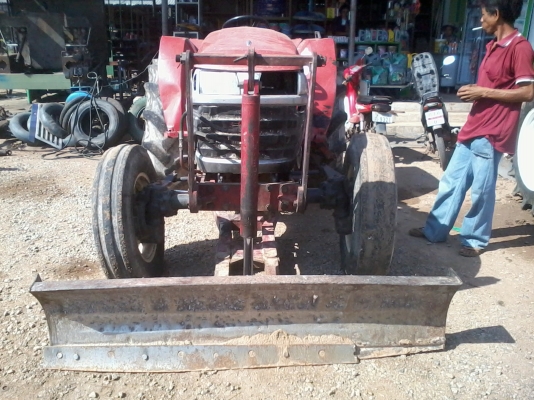 รถไถ/แทรคเตอร์ยันมาร์ 45 แรงม้า EF 453T ราคาไม่แพง ภายนอกไม่สวย ภายในสภาพดี เป็นรถลานมันไม่เคยลงน้ำ มีผานดัหน้า