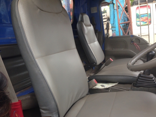 ขาย6ล้อหัวการ์ตูนNPR 120แรง ฝาขาว