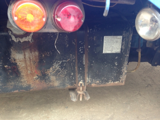 ขาย6ล้อหัวการ์ตูนNPR 120แรง ฝาขาว