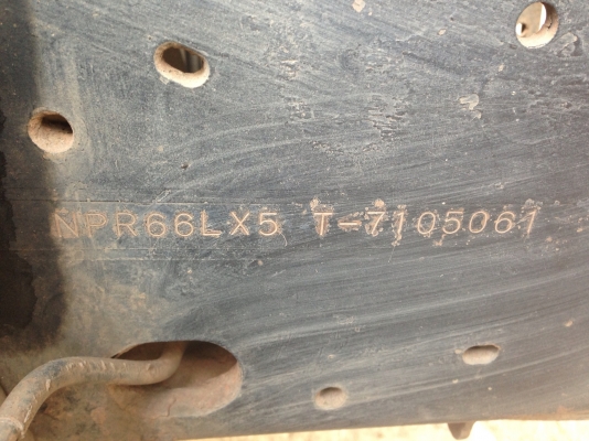 ขาย6ล้อหัวการ์ตูนNPR 120แรง ฝาขาว