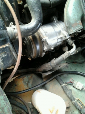 ISUZU KB 2200 Disel รถบ้านสภาพดีเดิมๆพร้อมใช้งาน เครื่องแห้งแรงดี ภายในเก๋งคอนโซลสวยครบพร้อม กระบะไม่มีผุ ช่วงล่างคัชซีไม่ผุไม่มีดาม ยางสภาพดี 60\% พร้อมใช้งาน เอกสารทะเบียนภาษีครบพร้อมโอน ราคาต่อรองได้ครับ