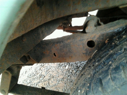 ISUZU KB 2200 Disel รถบ้านสภาพดีเดิมๆพร้อมใช้งาน เครื่องแห้งแรงดี ภายในเก๋งคอนโซลสวยครบพร้อม กระบะไม่มีผุ ช่วงล่างคัชซีไม่ผุไม่มีดาม ยางสภาพดี 60\% พร้อมใช้งาน เอกสารทะเบียนภาษีครบพร้อมโอน ราคาต่อรองได้ครับ