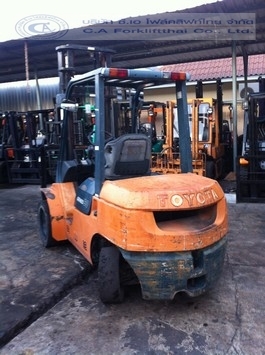 ขายรถ โฟล์คลิฟท์ TOYOTA รุ่น 7-FD30