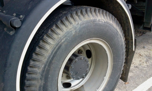 NISSAN DIESEL 6 ล้อหัวลาก พร้อมหางดั้ม สวยมากค่ะ เพียง 4x,xxx กม. ค่ะ