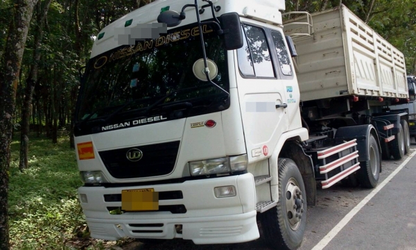 NISSAN DIESEL 6 ล้อหัวลาก พร้อมหางดั้ม สวยมากค่ะ เพียง 4x,xxx กม. ค่ะ