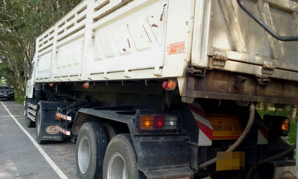 NISSAN DIESEL 6 ล้อหัวลาก พร้อมหางดั้ม สวยมากค่ะ เพียง 4x,xxx กม. ค่ะ