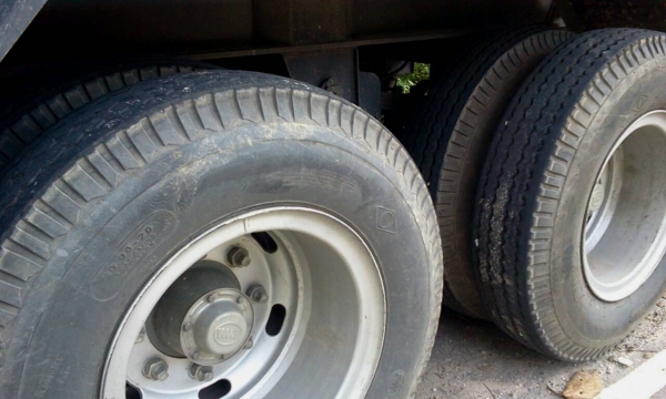 NISSAN DIESEL 6 ล้อหัวลาก พร้อมหางดั้ม สวยมากค่ะ เพียง 4x,xxx กม. ค่ะ