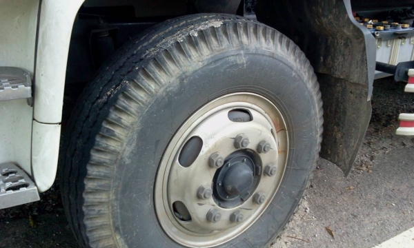 NISSAN DIESEL 6 ล้อหัวลาก พร้อมหางดั้ม สวยมากค่ะ เพียง 4x,xxx กม. ค่ะ