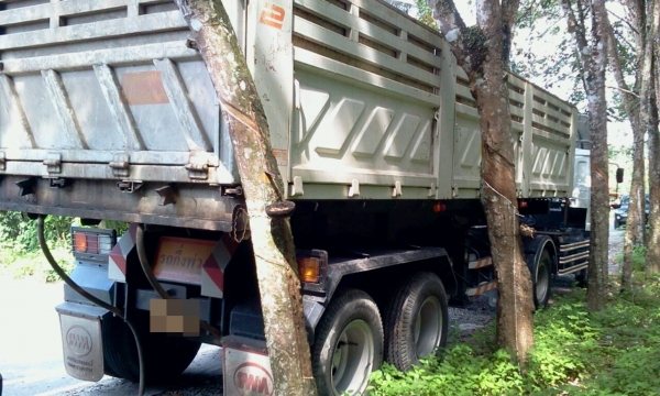 NISSAN DIESEL 6 ล้อหัวลาก พร้อมหางดั้ม สวยมากค่ะ เพียง 4x,xxx กม. ค่ะ