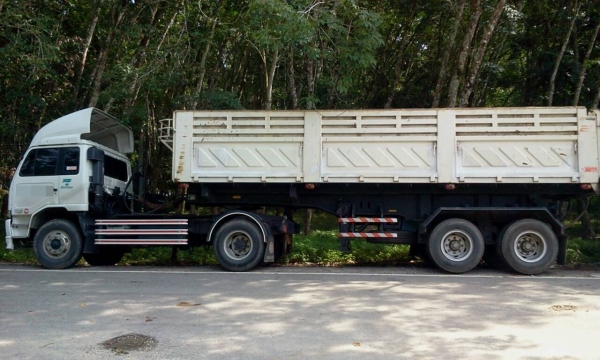 NISSAN DIESEL 6 ล้อหัวลาก พร้อมหางดั้ม สวยมากค่ะ เพียง 4x,xxx กม. ค่ะ