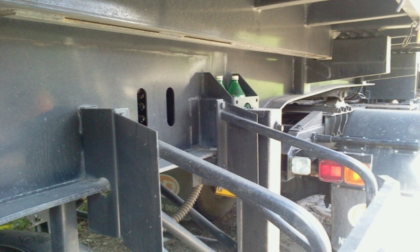 NISSAN DIESEL 6 ล้อหัวลาก พร้อมหางดั้ม สวยมากค่ะ เพียง 4x,xxx กม. ค่ะ