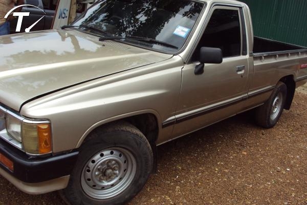 ไปดูสภาพรถมาแล้ว รายงานตรงๆนะครับ รถปี89 รถตะเข็บเดิมๆทั้งคัน เครื่องแน่นขี่ดี เกียร์ดี คัสซีสวยมาก แอร์มีแต่ไม่เย็น รถไม่ผุ แต่มีบุบ นิดหน่อยหลายจุด พื้นในเก๋งไม่ผุ ไดสตาทไม่ดี ไฟหน้าซ้ายแตก กันชนล่างไม่มี โดยรวม ความสวย สู้ในรูปไม่ได้ ห่างกันตีทำสี สภาพ