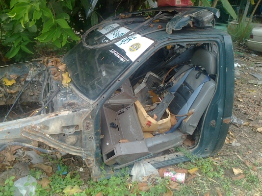 ยังไม่ได้ขายนะครับมีคนโทรมาลูกน้องบอกขายแล้วจริงๆยังอยู่)ขายหัวบิ๊กเอ็มหน้าหักปี95 สภาพตะเข้บเดิมๆ แต่พื้นผุเยอะ คานหน้าโดนไฟแก๊สตัดห้ามไม่ทัน  กระจกหน้าหลังอยู่ครบ  ขายแต่หัว3500บาท ใครอยากได้ประตูแก้มซ้ายขวา กันชน ฝากระโปรงอื่นๆสั่งได้ (มี2หัว)