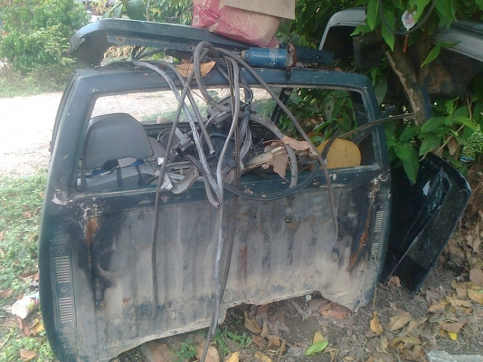 ยังไม่ได้ขายนะครับมีคนโทรมาลูกน้องบอกขายแล้วจริงๆยังอยู่)ขายหัวบิ๊กเอ็มหน้าหักปี95 สภาพตะเข้บเดิมๆ แต่พื้นผุเยอะ คานหน้าโดนไฟแก๊สตัดห้ามไม่ทัน  กระจกหน้าหลังอยู่ครบ  ขายแต่หัว3500บาท ใครอยากได้ประตูแก้มซ้ายขวา กันชน ฝากระโปรงอื่นๆสั่งได้ (มี2หัว)