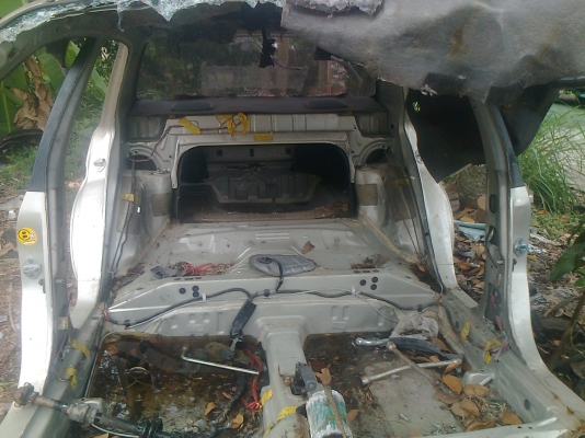 ขายตัดตูดโซรูน่าปี99สภาพบางๆจากโรงงาน รถชนแต่ด้านหน้า ด้านหลังสวยบางๆมากครับให้หมดตามรูปหรือจะให้ตัดให้สั้นลงก็ได้ เพื่อสดวกในการขนย้าย