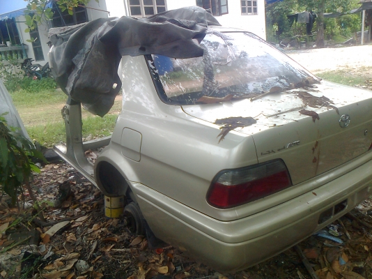 ขายตัดตูดโซรูน่าปี99สภาพบางๆจากโรงงาน รถชนแต่ด้านหน้า ด้านหลังสวยบางๆมากครับให้หมดตามรูปหรือจะให้ตัดให้สั้นลงก็ได้ เพื่อสดวกในการขนย้าย