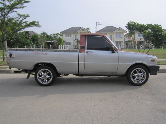 Mazda familia 1.3 แม็ก vip แก๊ซ lpg แอร์หนาว เครื่องเสียงบึ้มๆ