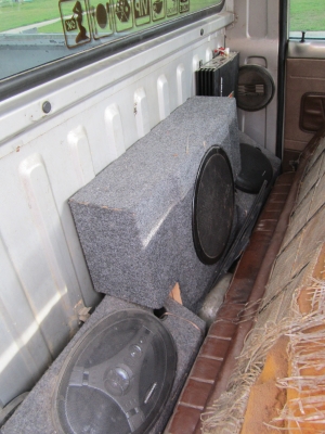 Mazda familia 1.3 แม็ก vip แก๊ซ lpg แอร์หนาว เครื่องเสียงบึ้มๆ