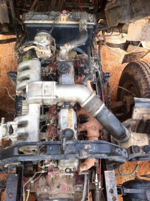 HINO FM 3M - 240 HP M10C สิบล้อดั๊มพ์ 2 เพลา กระบะดั๊มพ์เหล็ก 12 ตันของอู่สหมิตร เครื่องแน่นแรงดี ภายในเก๋งสวยครบ แอร์เย็น พวงมาลัยเพาเวอร์ เบรคทริ๊ปฟี้ มีระบบลากพ่วงครบพร้อมใช้งาน ช่วงล่างเต็มดีคัชซีสวยมากครับ ยางสภาพดี 80\% พร้อมบรรทุกพร้อมใช้งาน เอกสารท