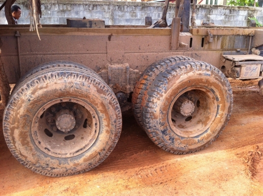 HINO FM 3M - 240 HP M10C สิบล้อดั๊มพ์ 2 เพลา กระบะดั๊มพ์เหล็ก 12 ตันของอู่สหมิตร เครื่องแน่นแรงดี ภายในเก๋งสวยครบ แอร์เย็น พวงมาลัยเพาเวอร์ เบรคทริ๊ปฟี้ มีระบบลากพ่วงครบพร้อมใช้งาน ช่วงล่างเต็มดีคัชซีสวยมากครับ ยางสภาพดี 80\% พร้อมบรรทุกพร้อมใช้งาน เอกสารท