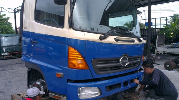 หัวเก๋ง Hino Mega สิบล้อ ตรงรุ่นบ้านเรา แบบตัว500 หัวเก๋ง Hino Mega สิบล้อ ตรงรุ่นบ้านเรา แบบตัว500