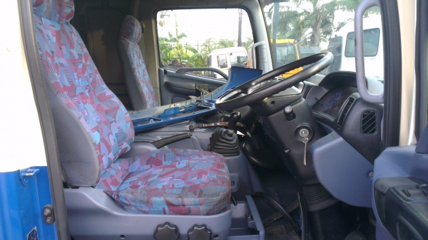 หัวเก๋ง Hino Mega สิบล้อ ตรงรุ่นบ้านเรา แบบตัว500 หัวเก๋ง Hino Mega สิบล้อ ตรงรุ่นบ้านเรา แบบตัว500