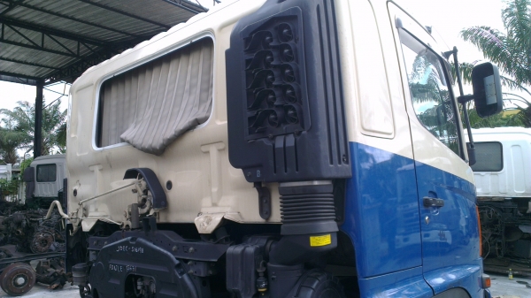 หัวเก๋ง Hino Mega สิบล้อ ตรงรุ่นบ้านเรา แบบตัว500 หัวเก๋ง Hino Mega สิบล้อ ตรงรุ่นบ้านเรา แบบตัว500