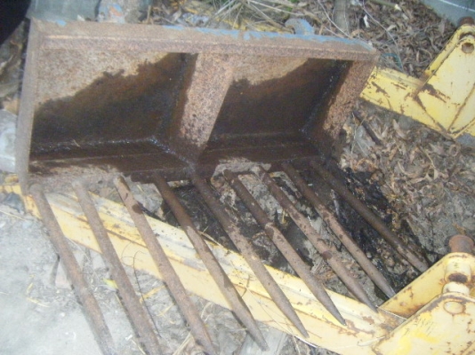 บุ้งกี๋งาเสี้ยบรถตักเล็กเอนกประสงค์