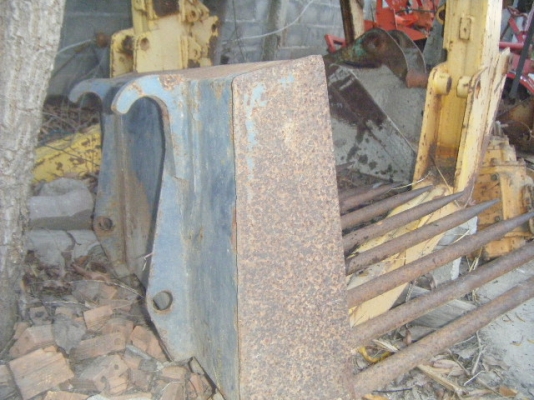 บุ้งกี๋งาเสี้ยบรถตักเล็กเอนกประสงค์