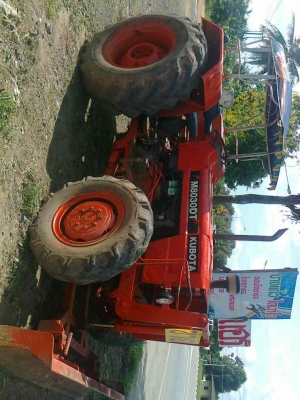 รถไถพร้อมใช้KUBOTA8030 มีใบดันหน้า(ค่อยลงรายละเอียดเพิ่ม)