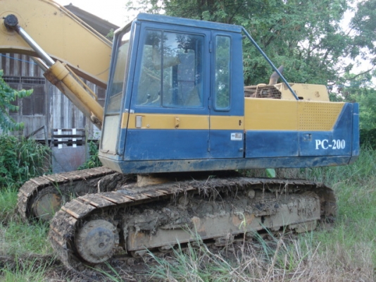 ขายรถขุดโคมัตสุ  PC 200 - 3  ราคา  550000