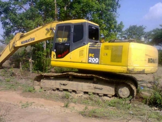KOMATSU PC 200-7 ทำงาน 11,000 ชม. รถบอดี้สวยเดิมๆพร้อมใช้งาน เครื่องแห้งแรงดี ภายในครบ ไฟฟ้าหน้าจอครบ แอร์เย็น เอวแน่น บูมอาร์มสวยไม่มีปะเลย ช่วงล่างเต็มดีโซ่บูทใบแทรกหนาดีประมาณ 70\% พร้อมใช้งาน เอกสารเล่มทะเบียนครบพร้อมโอน ราคาต่อรองได้ครับ
