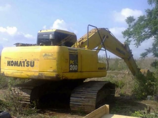 KOMATSU PC 200-7 ทำงาน 11,000 ชม. รถบอดี้สวยเดิมๆพร้อมใช้งาน เครื่องแห้งแรงดี ภายในครบ ไฟฟ้าหน้าจอครบ แอร์เย็น เอวแน่น บูมอาร์มสวยไม่มีปะเลย ช่วงล่างเต็มดีโซ่บูทใบแทรกหนาดีประมาณ 70\% พร้อมใช้งาน เอกสารเล่มทะเบียนครบพร้อมโอน ราคาต่อรองได้ครับ