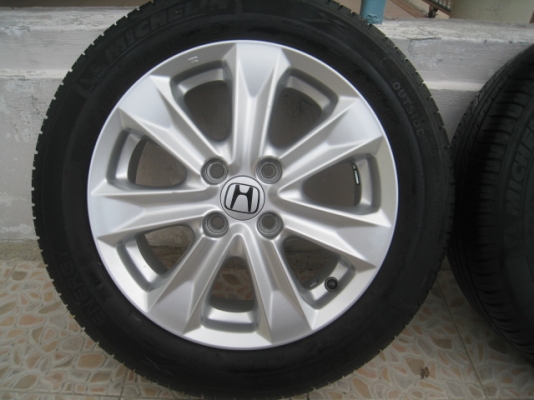 ขายล้อแม็ก Honda jazz 15"x5.5" et45 4รู100 +ยาง ปี11(081-3747940)