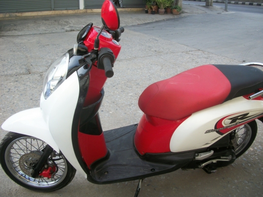 SCOOPY- I   หัวฉีด PGM-FI ปี53   สีสวย ๆ  เครื่องเิดิม ๆ