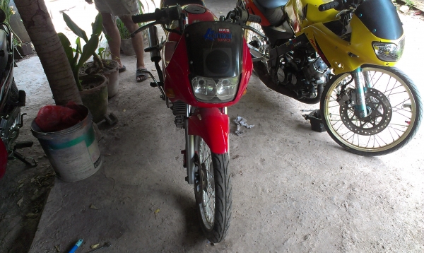 LS 125  เดิม ๆ ขาย  10500  บาท  มีชุดโอน ทบ.ขาด 2 ปี  ราคา คุยได้ครับ