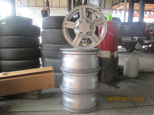 (16)แม็กซ์ ติดกับรถ เชฟโรเล็ต ปี 2006