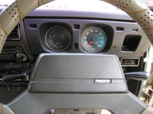 ขายรถ Mazda 1300 ปี34 5เกียร์ มือเดียวออกห้าง ตามสภาพพร้อมใช้งาน