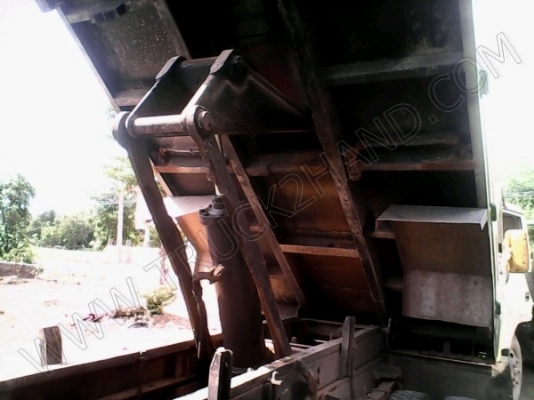 รถบรรทุก 6 ล้อดั๊มพ์ ยี่ห้อ MITSUBISHI ไอ้หลง