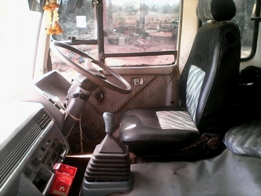 รถบรรทุก 6 ล้อดั๊มพ์ ยี่ห้อ MITSUBISHI ไอ้หลง