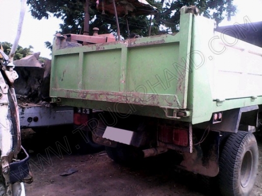 รถบรรทุก 6 ล้อดั๊มพ์ ยี่ห้อ MITSUBISHI ไอ้หลง