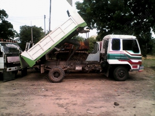 รถบรรทุก 6 ล้อดั๊มพ์ ยี่ห้อ MITSUBISHI ไอ้หลง