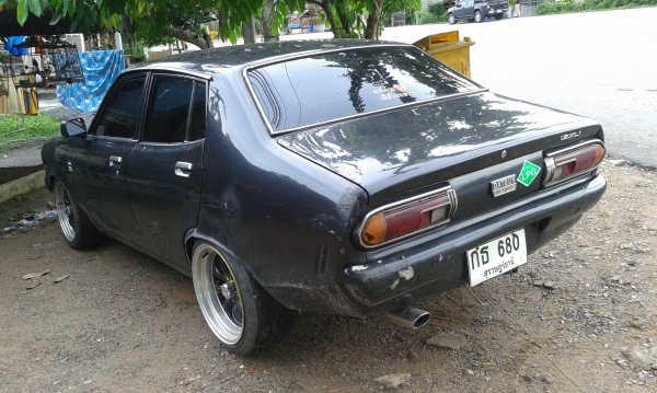 ขายรถเก๋งโบราณ2คันดิสสัน4ประตู120yและฟอร์ดเปิดประทุนสถาพสวย