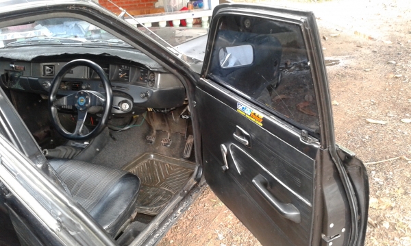 ขายรถเก๋งโบราณ2คันดิสสัน4ประตู120yและฟอร์ดเปิดประทุนสถาพสวย