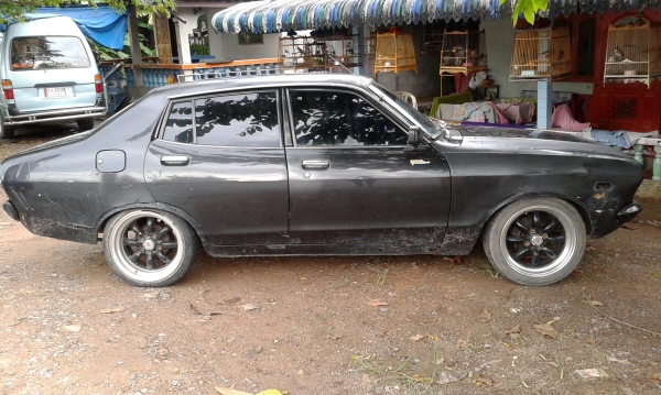 ขายรถเก๋งโบราณ2คันดิสสัน4ประตู120yและฟอร์ดเปิดประทุนสถาพสวย