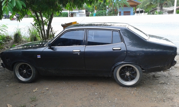 ขายรถเก๋งโบราณ2คันดิสสัน4ประตู120yและฟอร์ดเปิดประทุนสถาพสวย