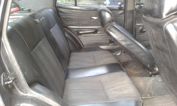 ขายรถเก๋งโบราณ2คันดิสสัน4ประตู120yและฟอร์ดเปิดประทุนสถาพสวย