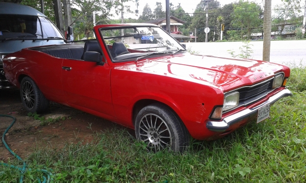 ขายรถเก๋งโบราณ2คันดิสสัน4ประตู120yและฟอร์ดเปิดประทุนสถาพสวย